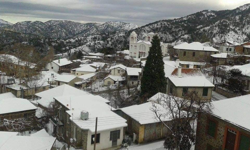 Capuralli Hotel Pedhoulas Exterior photo
