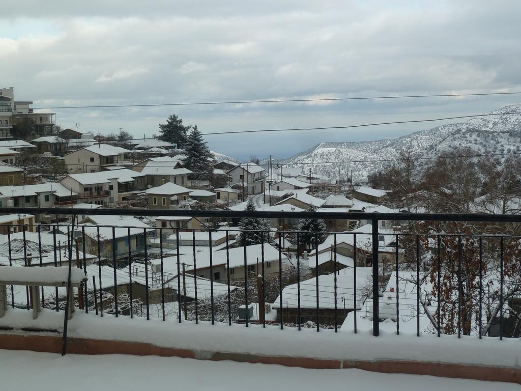 Capuralli Hotel Pedhoulas Exterior photo